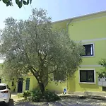 Διαμέρισμα Adri, Parking In The Yard