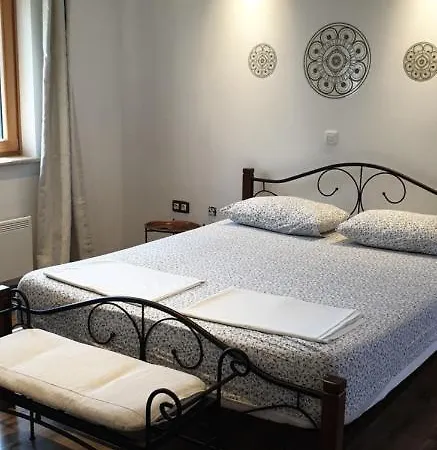 Appartement Adri, Parking In The Yard